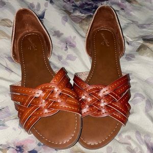 Brand new Universal Thread Vail Sandals